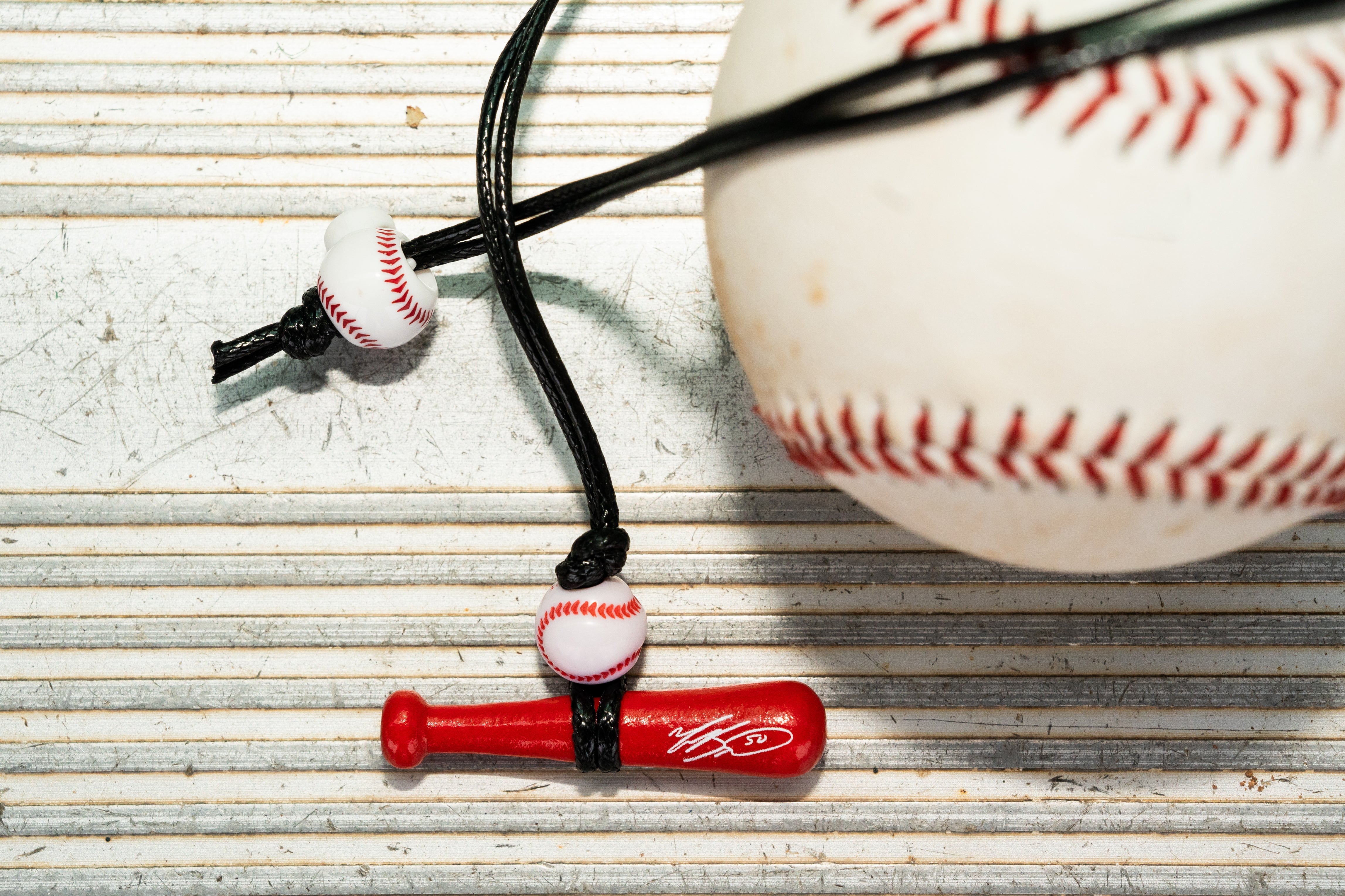 t.h様　ムーキー ベッツ All Star Necklace 赤×黒 青×ナ Mookie Betts All Star Signature Necklace – Baseball Jewelry